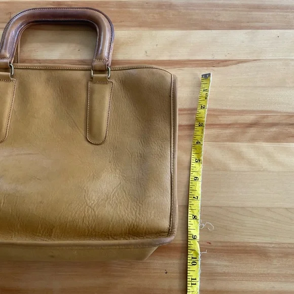 1960s Vintage Coach Putty NYC portfolio bag with handles - Picture 9 of 9